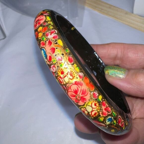 Vintage Hand Painted Lacquered Bangle Bracelet - Picture 6 of 9